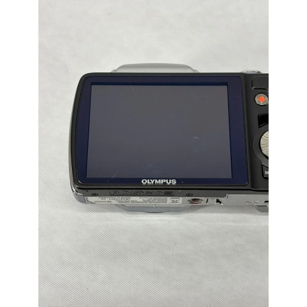 Olympus SZ-10 14MP 18x Optical Zoom‎ Digital Camera Silver Bundle SZ-10